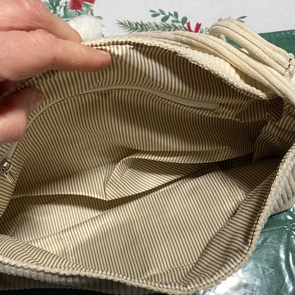 Cream Shoulder Bag with Bread Design - Picture 4 of 8